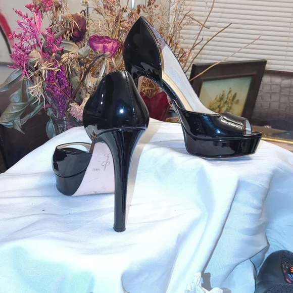 Jessica Simpson Sexy black patent leather heels - Picture 2 of 9